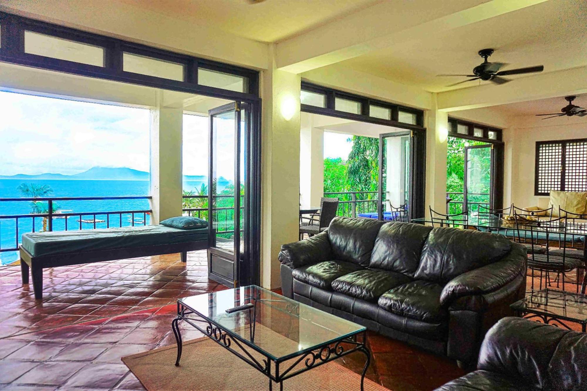 Out Of The Blue Resort Puerto Galera Bagian luar foto
