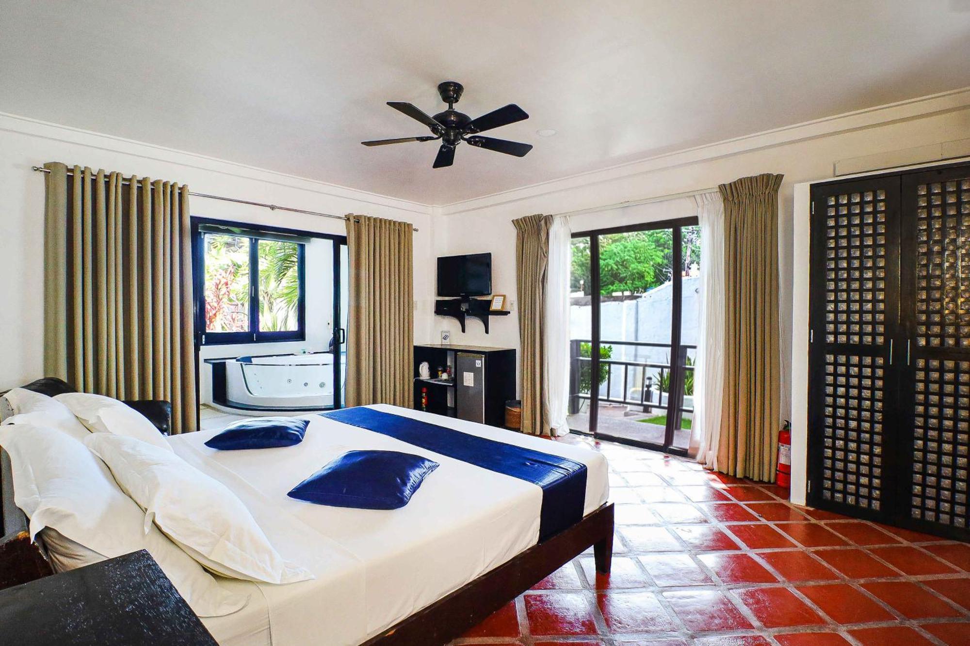 Out Of The Blue Resort Puerto Galera Ruang foto
